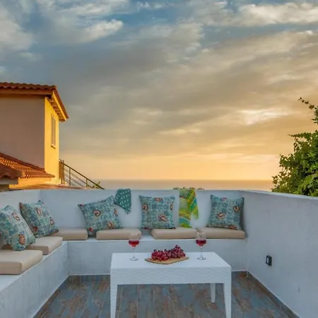 Arktos Sunset Vila