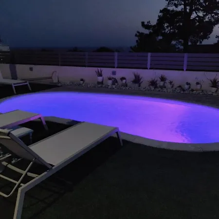 Arktos Sunset Vila *